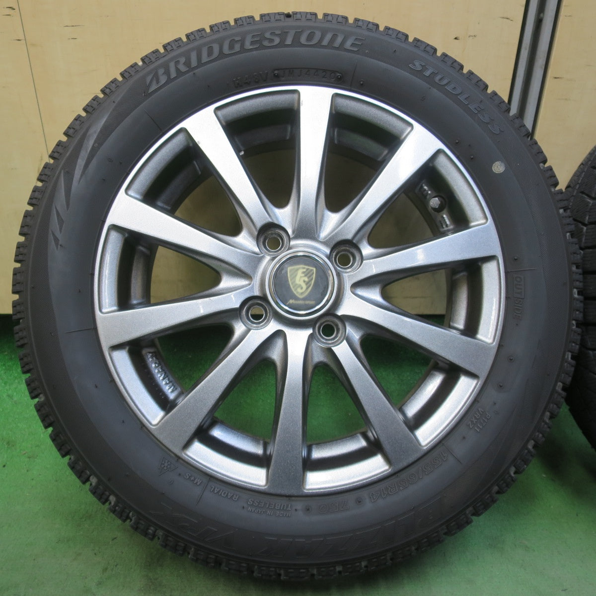 バリ溝！キレイ！8.5分★スタッドレス 155/65R14 ブリヂストン ブリザック VRX MANARAY SPORT マナレイ スポーツ 14インチ PCD100/4H★6060901イス