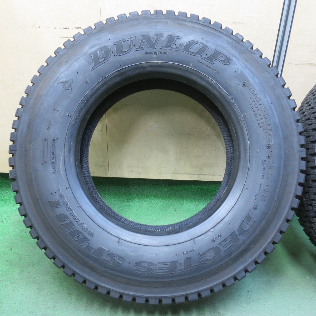 ほぼ未使用！25年！2本★トラック タイヤ 225/80R17.5 123/122L スタッドレス ダンロップ デクテス SP001 DECTES 17.5インチ★6051814イスタ