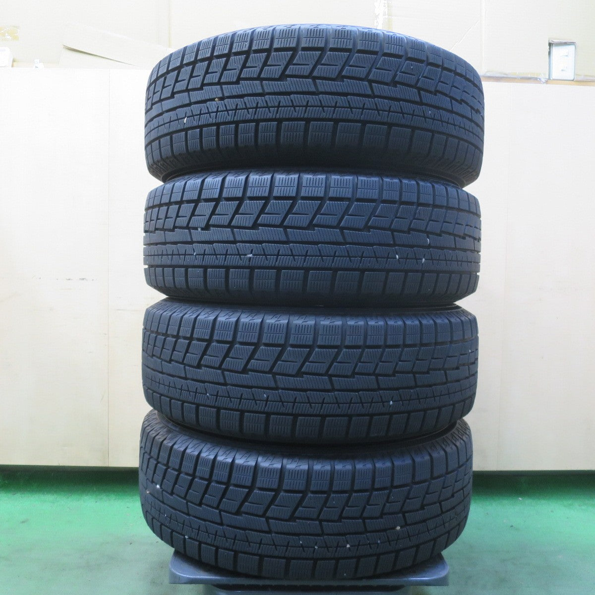 バリ溝！23年！キレイ！9.5分◎スタッドレス 215/60R16 ヨコハマ アイスガード iG60 ravrion RS01 ラブリオン 16インチ PCD114.3/5H◎6093001イス