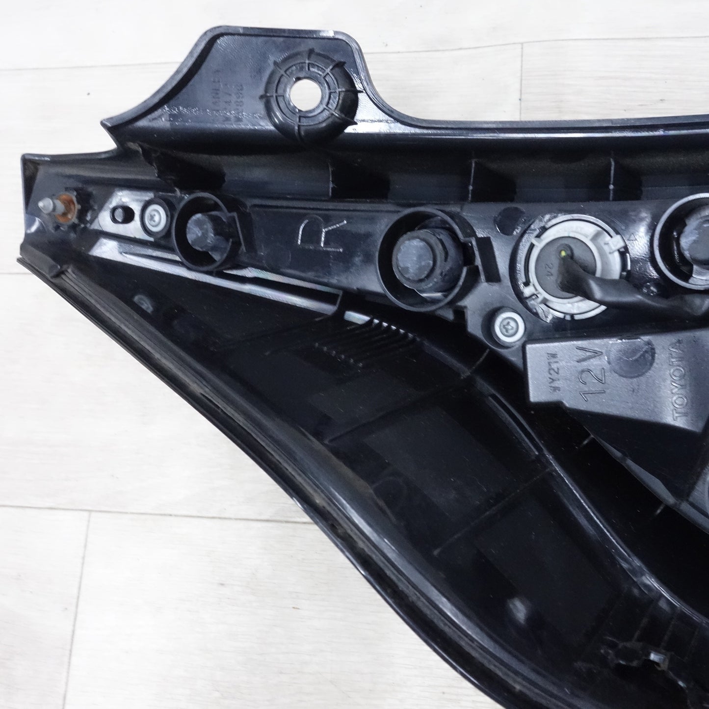 [送料無料] 新車外し◆トヨタ アクア 純正 テール ライト ランプ 右側 STANLEY 52-297◆