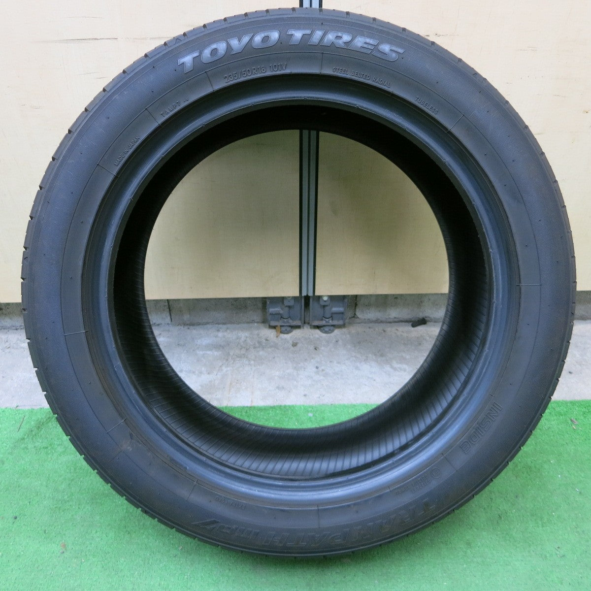 [送料無料] バリ溝！23年！9.5分！1本★235/50R18 トーヨー トランパス MP7 タイヤ 18インチ アルファード ヴェルファイア 等★5012801ナノタ