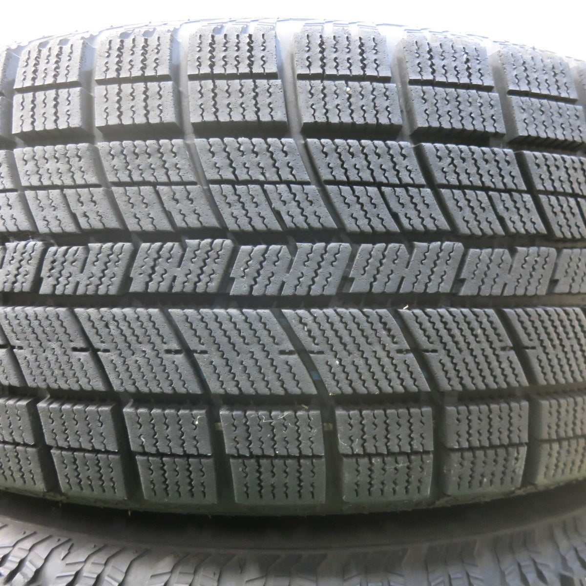 バリ溝！キレイ！9分★スタッドレス 215/65R16 ナンカン アイスアクティバ AW-1 Verthandi ヴェルザンディ ヴェルサンディ 16インチ PCD114.3/5H★6022404SKス