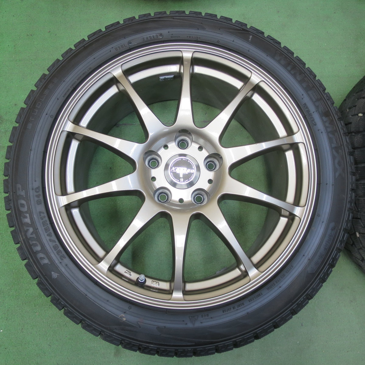 バリ溝！キレイ！9.5分★スタッドレス X CROSS SPEED PREMIUM 235/45R17 ダンロップ ウインターマックス WM02  クロススピード 17インチ PCD114.3/5H★5100909イス