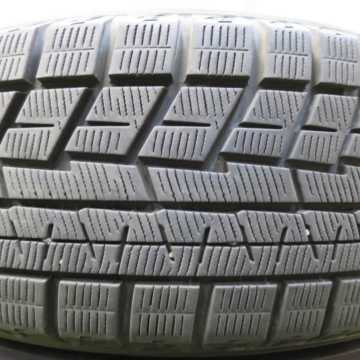 バリ溝！22年！9.5分★スタッドレス 205/65R16 ヨコハマ アイスガード iG60 LEBEN レーベン 16インチ PCD114.3/5H★5032010イス