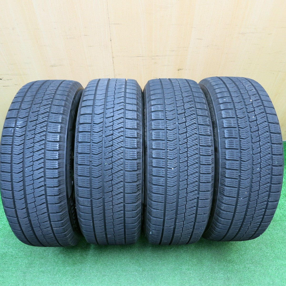 バリ溝！21年！キレイ！8.5分★スタッドレス 215/60R16 ブリヂストン ブリザック VRX2 SEIN ザイン 16インチ PCD114.3/5H★5110618HAス