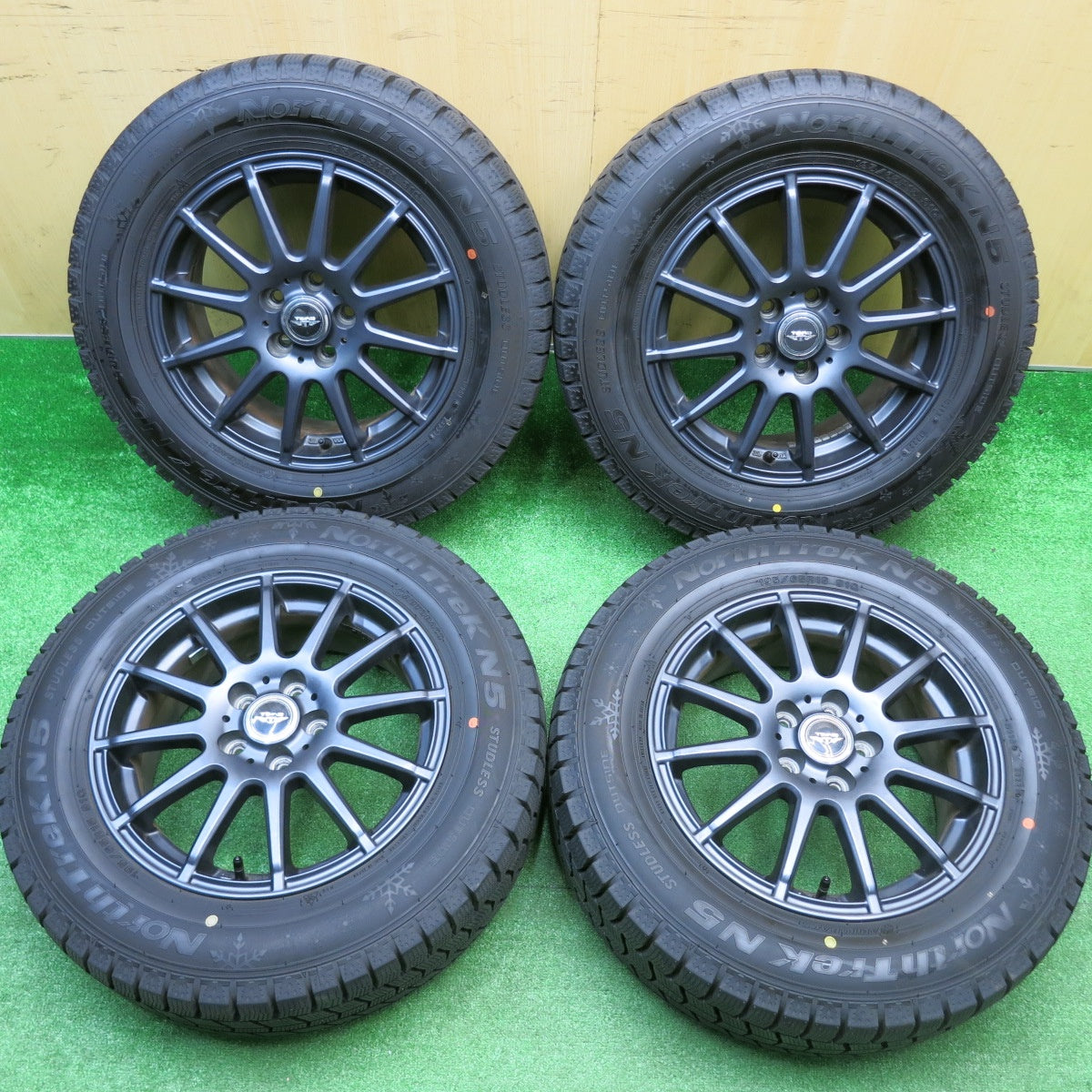 バリ溝！24年！キレイ！ほぼ10分★プリウス 等 195/65R15 スタッドレス オートバックス ノーストレック N5 TEAD テッド 15インチ PCD100/5H★5110622HAス