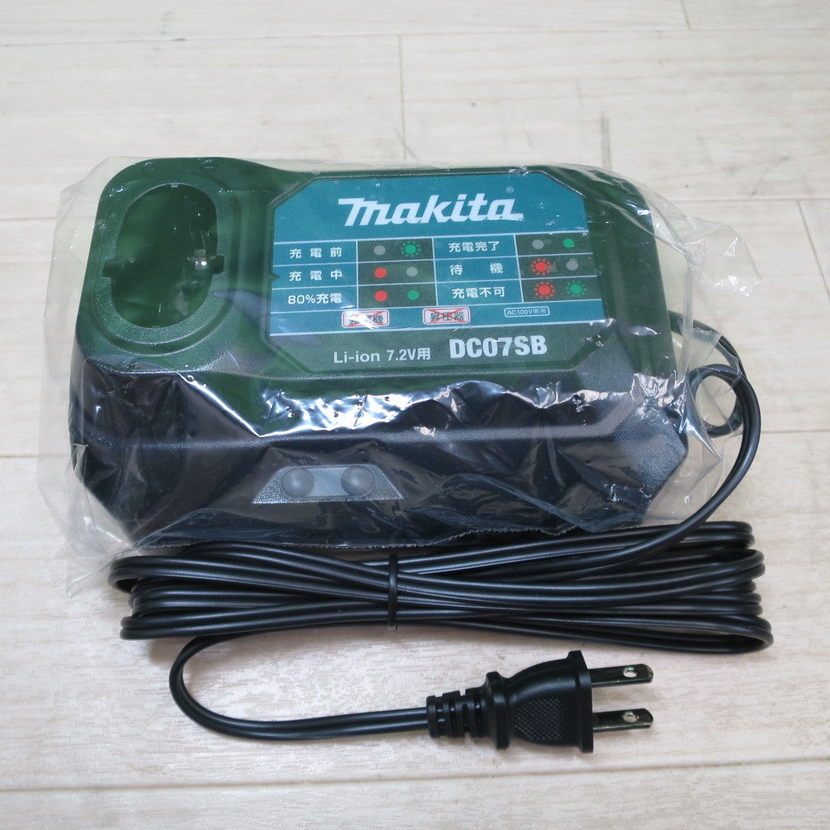 [送料無料] 美品！バッテリー2個付☆マキタ 充電式 ペン インパクトドライバ TD022DSHXB 電動 工具 7.2V バッテリー BL0715 充電器 DC07SB makita☆