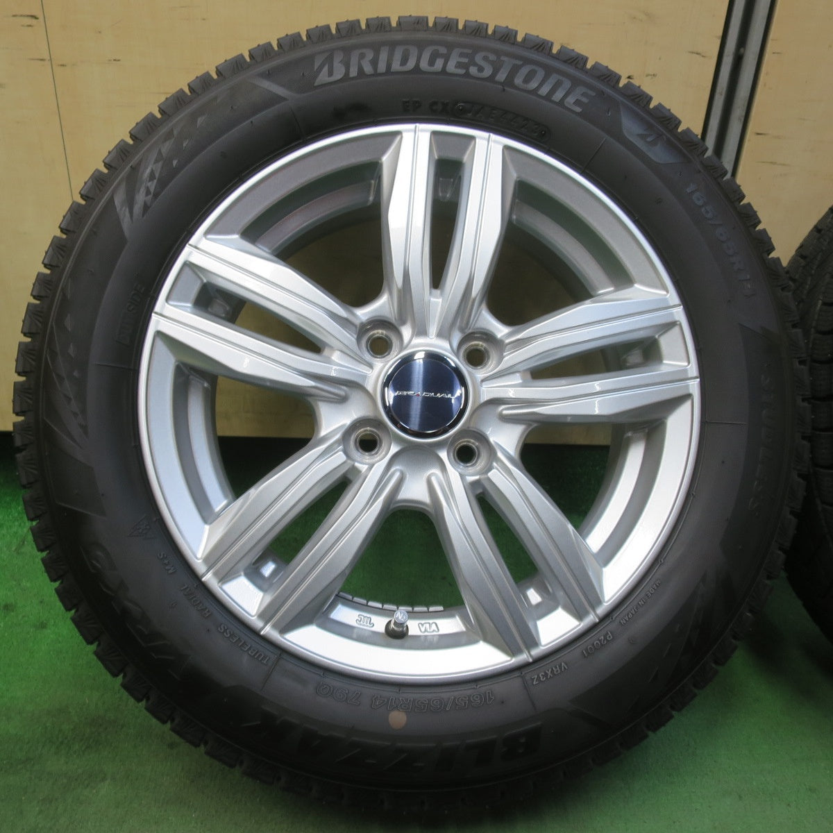 超バリ溝！23年！キレイ！ほぼ10分★スタッドレス 165/65R14 ブリヂストン ブリザック VRX3 GRADUAL DS25W グラデュアル 14インチ PCD100/4H★5122011イス