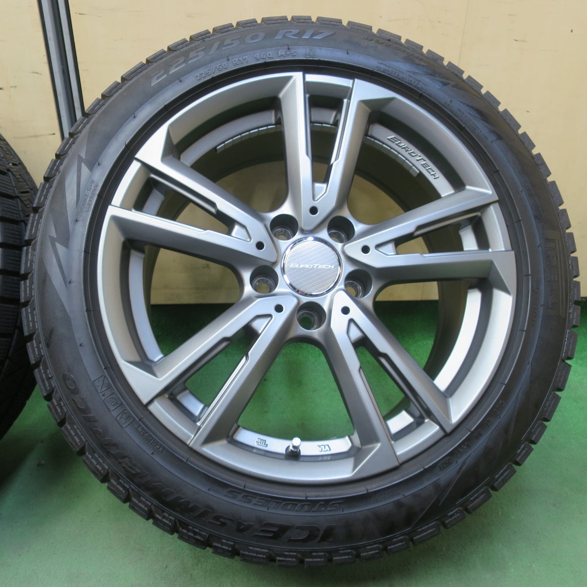 バリ溝！キレイ！9分★アウディ A4 等 EUROTECH GAYA SOLI 225/50R17 スタッドレス ピレリ アイスアシンメトリコ ユーロテック ガヤ ソリ 17インチ PCD112/5H★6051203イス