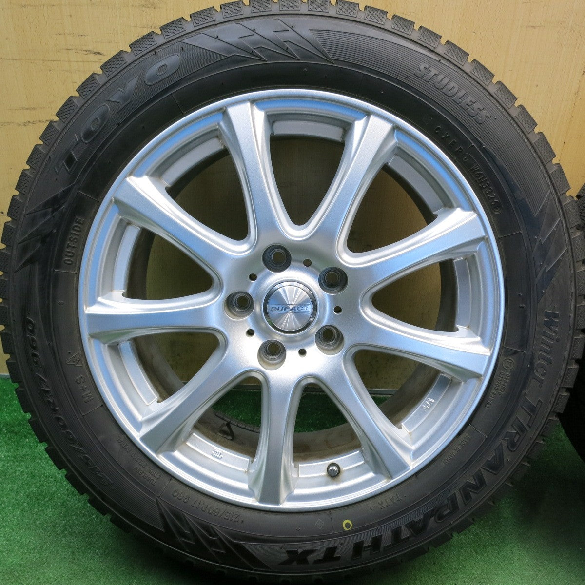 バリ溝！25年！ほぼ10分◎スタッドレス 215/60R17 トーヨー ウインター トランパス TX DUFACT デュファクト 17インチ PCD114.3/5H◎6090602HAス