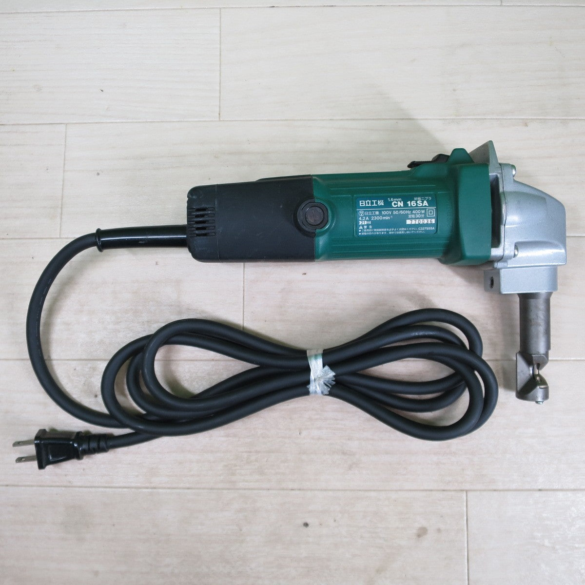 [送料無料] キレイ☆日立 1.6mm 折板 ニブラ CN16SA 電動 工具 切断 機 窓抜き HITACHI 100V☆