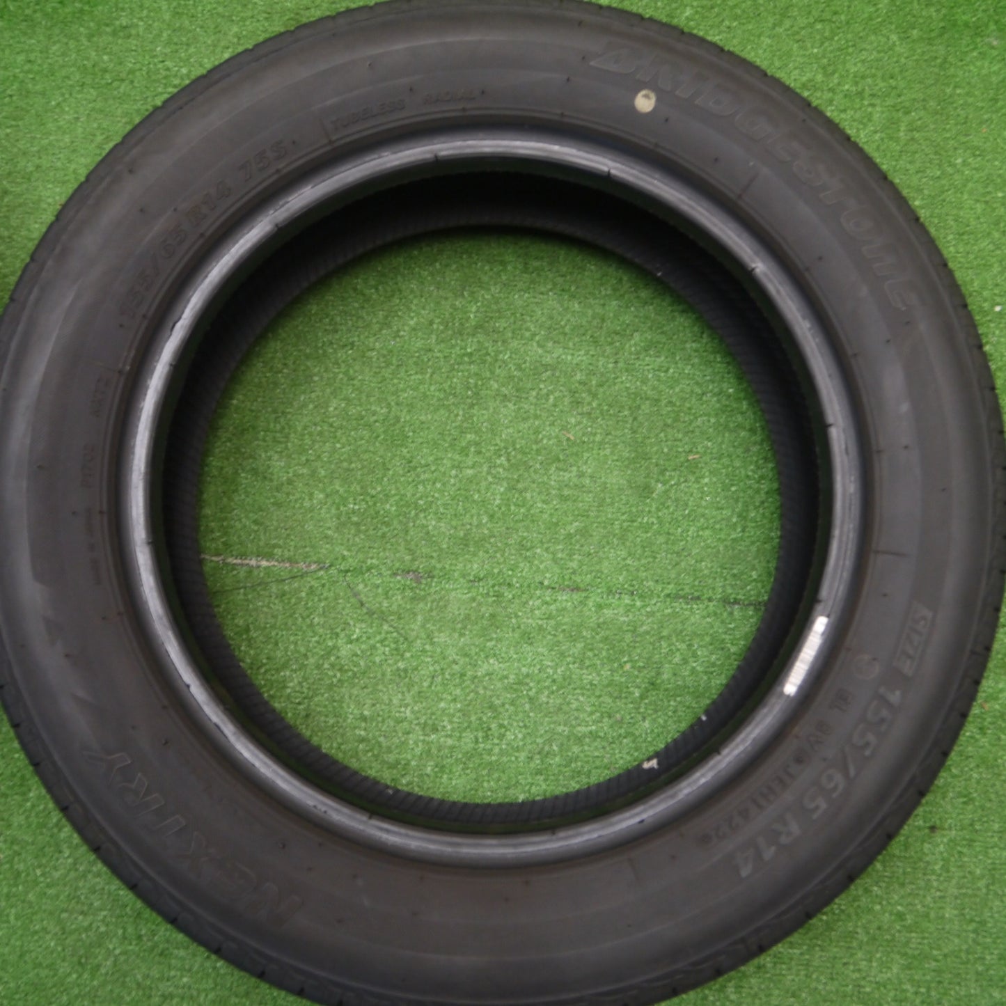 [送料無料] バリ溝！22年！9分★155/65R14 ブリヂストン ネクストリー エコピア タイヤ 14インチ 軽自動車 ワゴンR N-BOX 等★4092411Hノタ