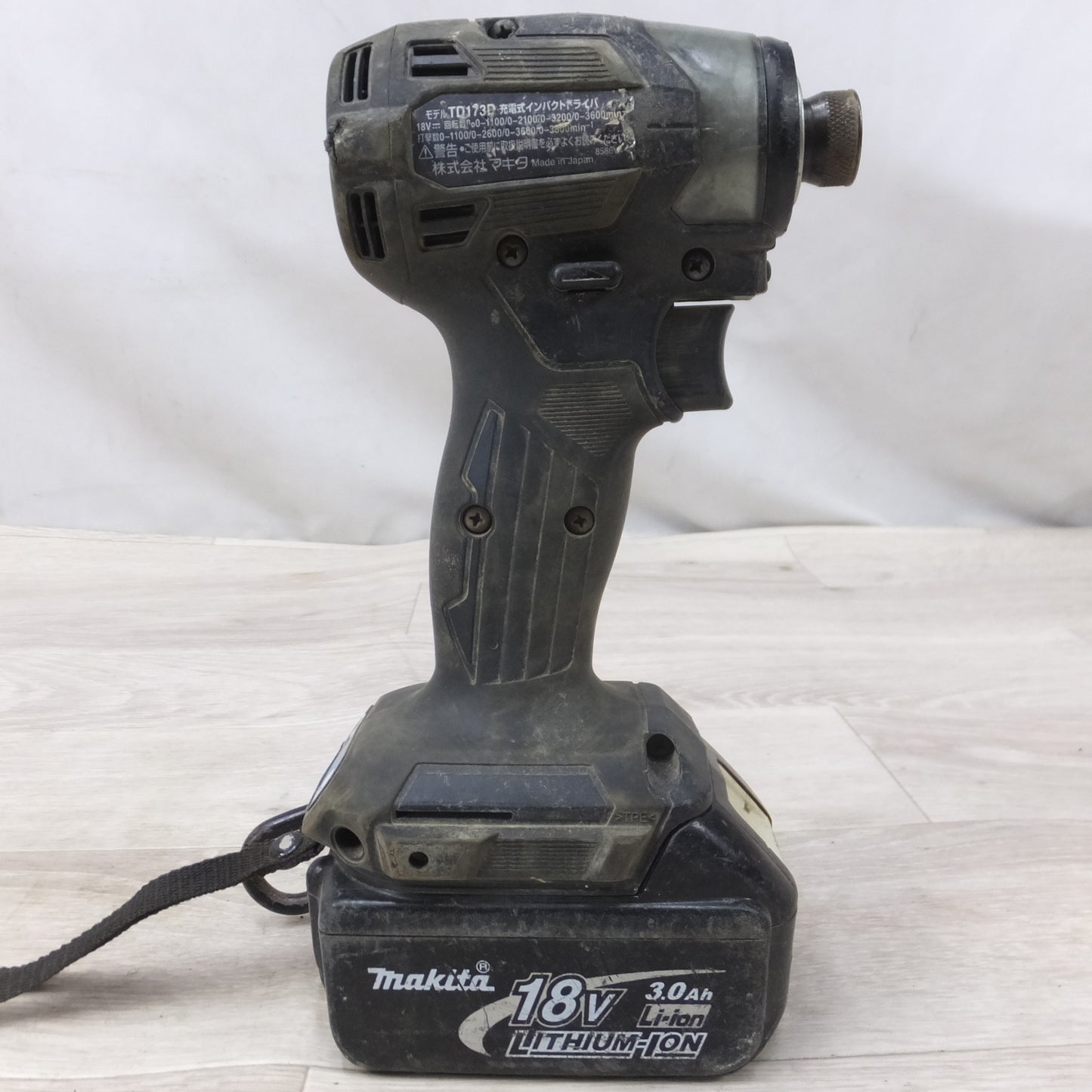 [送料無料] バッテリー2個◆マキタ 充電式 インパクト ドライバ 18V TD173D 充電器 ケース 付き 電動 工具◆