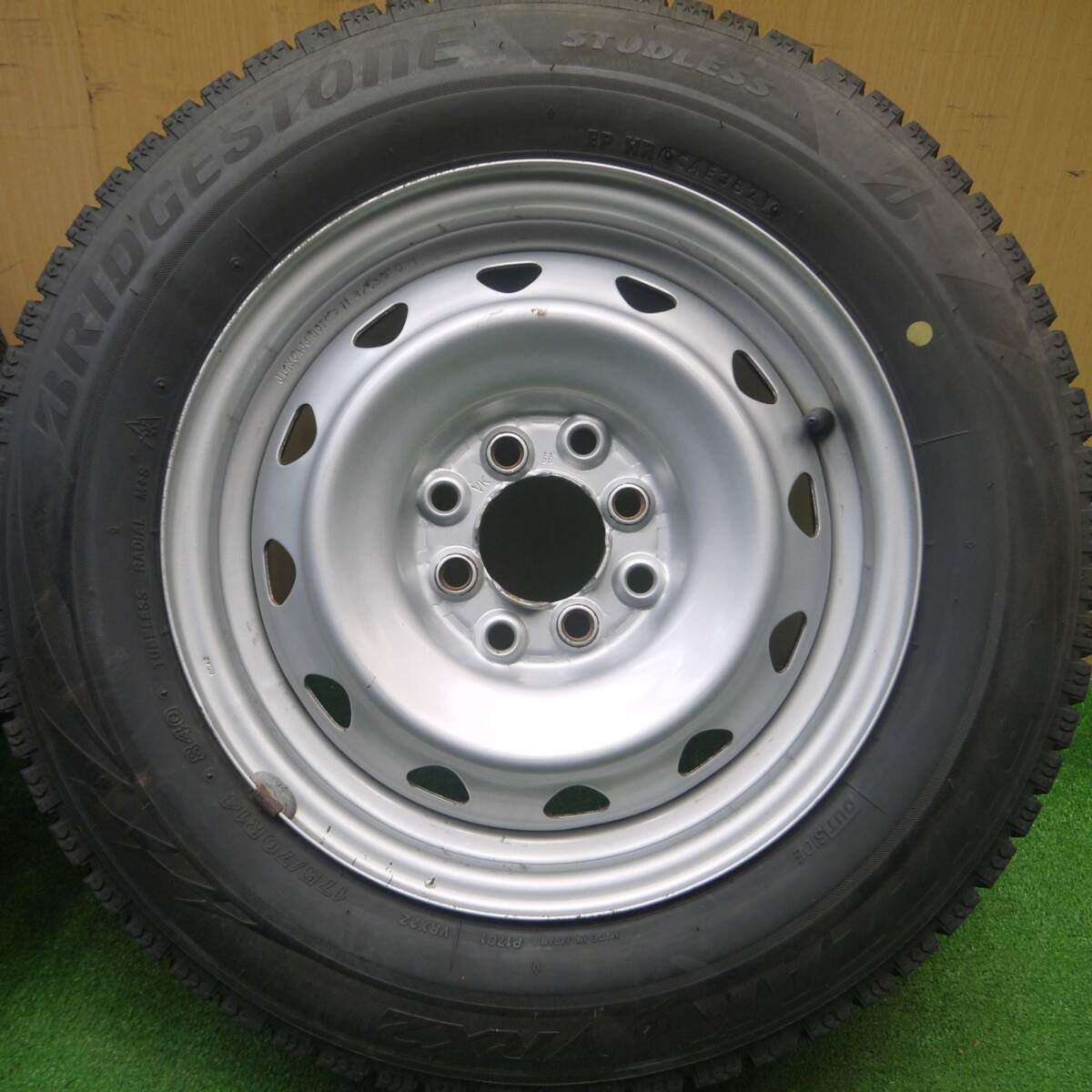 バリ溝!23年!キレイ!9分★スタッドレス 175/70R14 ブリヂストン ブリザック VRX2 スチール PCD100 114.3/4H マルチ★4110601Hス