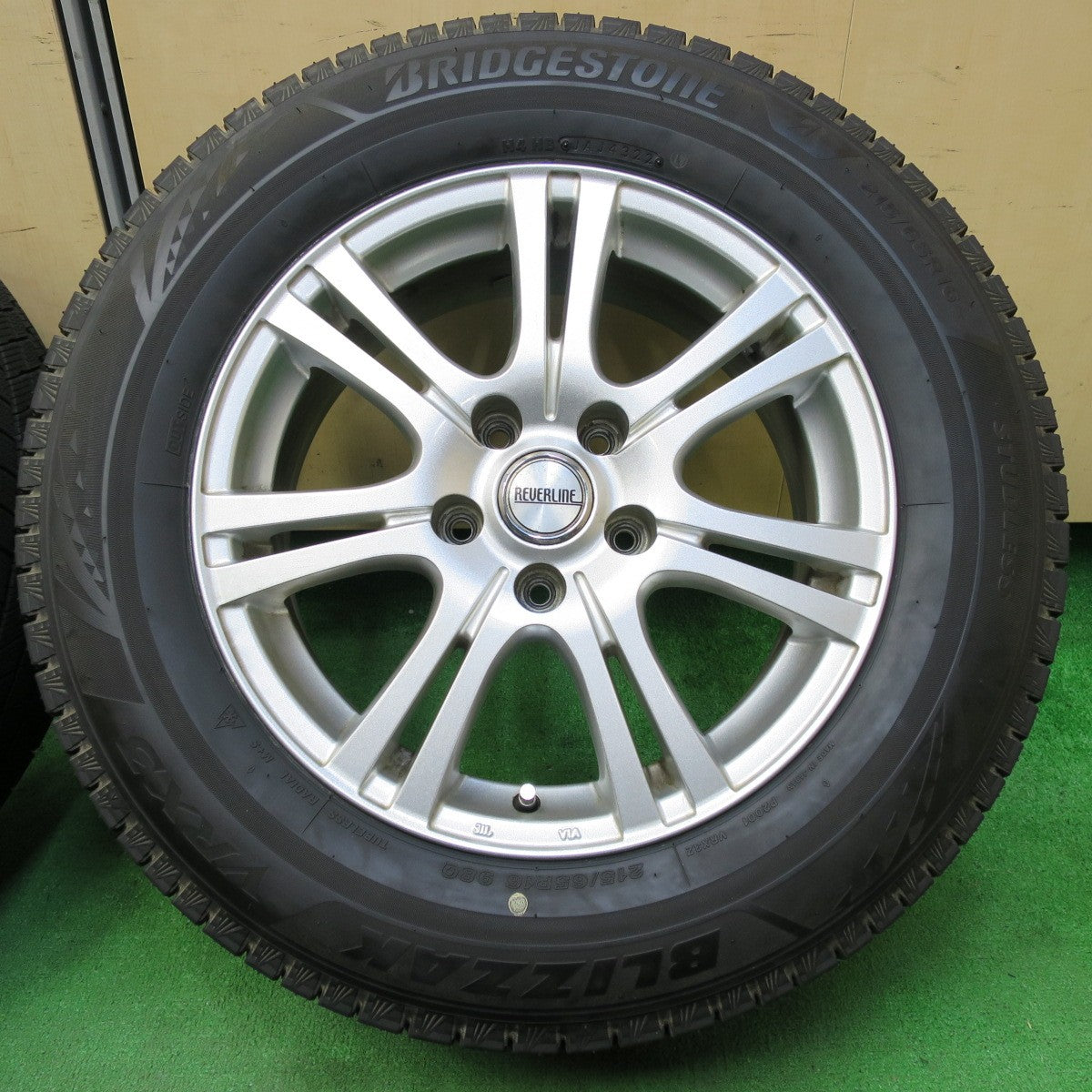 *送料無料* バリ溝！22年！9分★スタッドレス 215/65R16 ブリヂストン ブリザック VRX3 REVERLINE リバーライン 16インチ PCD114.3/5H★4060805イス