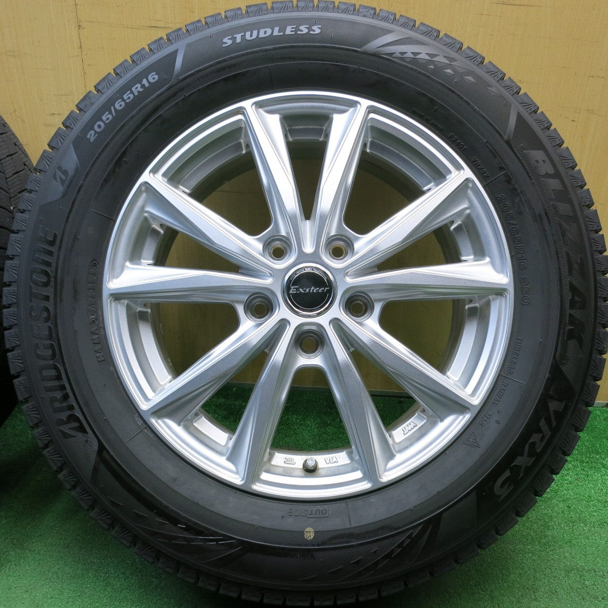 バリ溝！25年！キレイ！9.5分★スタッドレス 205/65R16 ブリヂストン ブリザック VRX3 Exsteer エクスター 16インチ PCD114.3/5H★6041109HAス