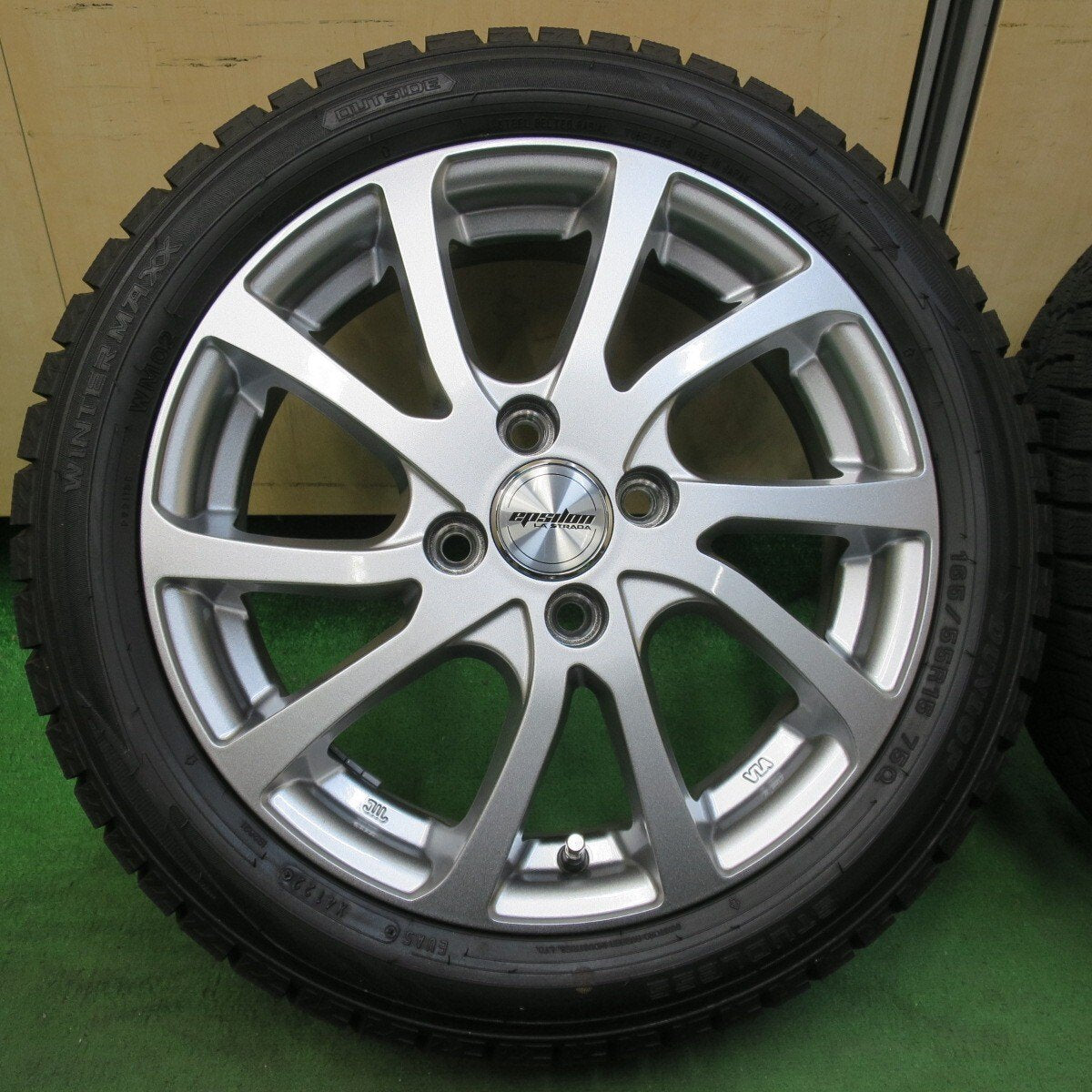 超バリ溝！22年！キレイ！ほぼ10分★スタッドレス 165/55R15 ダンロップ ウインターマックス WM02 epsdon LA STRADA 15インチ 軽自動車 N-BOX タント 等 PCD100/4H★5031506イス