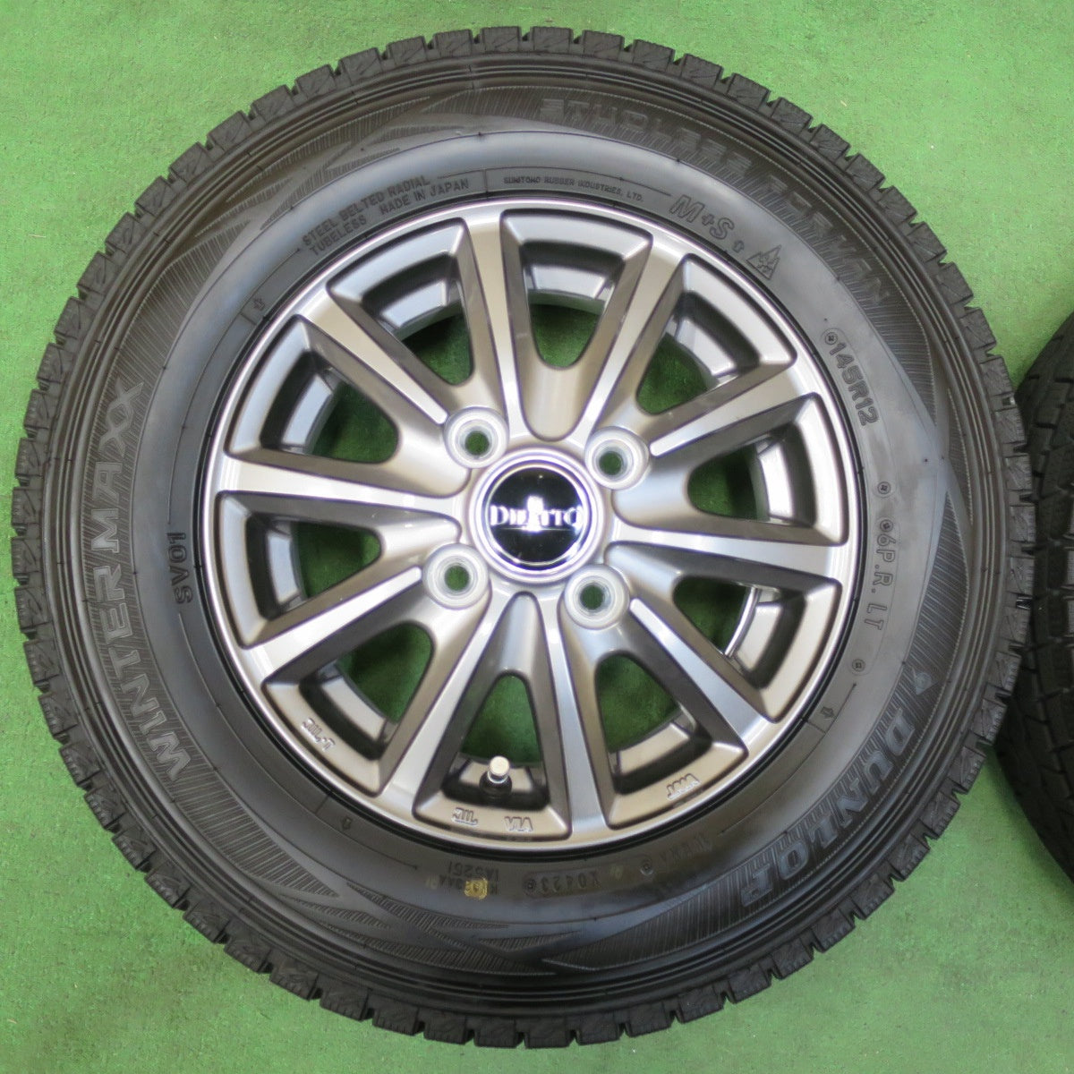 [送料無料] バリ溝！23年！キレイ！9.5分★スタッドレス 145R12 6PR ダンロップ ウインターマックス SV01 DILETTO ディレット 12インチ PCD100/4H★4110905イス