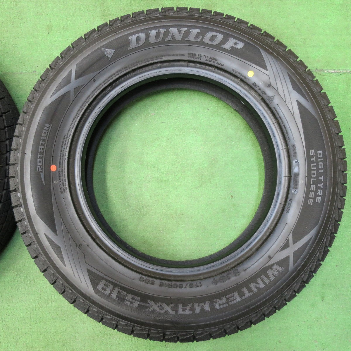 [送料無料] ほぼ未使用！22年★スタッドレス 175/80R15 ダンロップ ウインターマックス SJ8 タイヤ 15インチ パジェロミニ テリオスキッド等★4111107イスタ