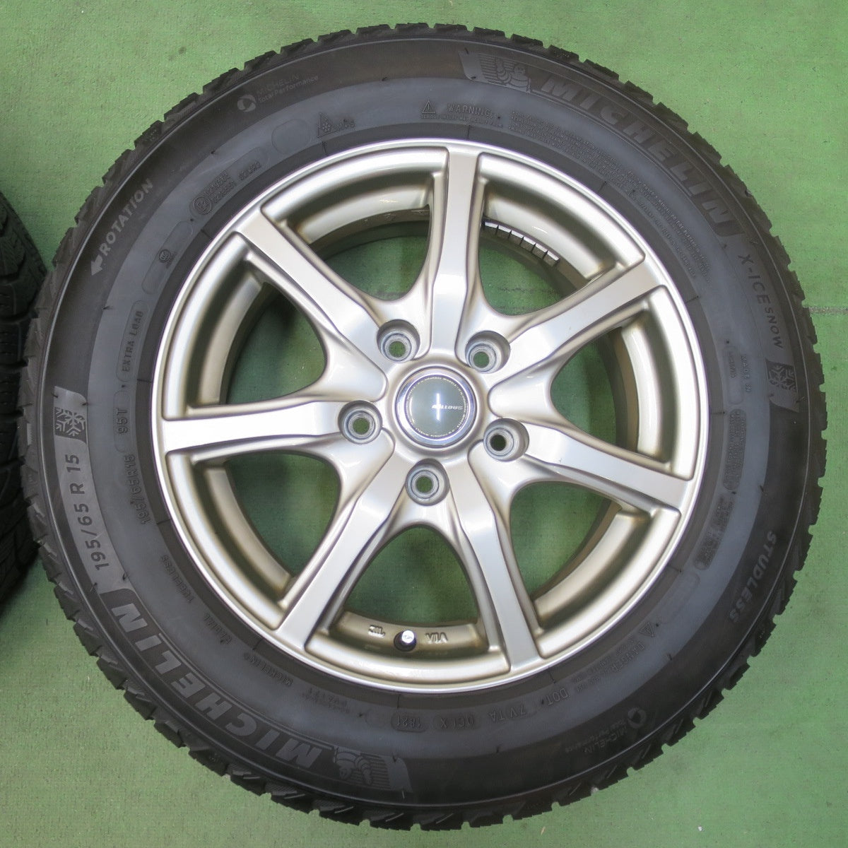 バリ溝！21年！8.5分★スタッドレス 195/65R15 ミシュラン X-ICE SNOW MiLLOUS KI ミルアス 15インチ PCD114.3/5H★5120901イス