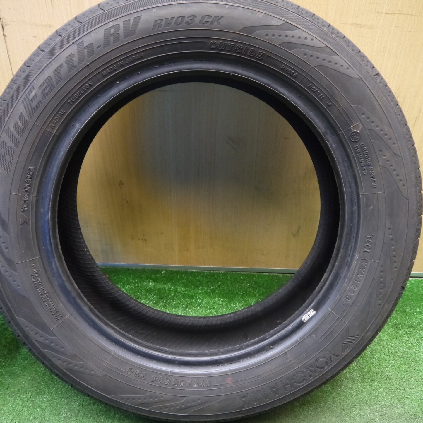 バリ溝！23年！8.5分！2本★165/65R14 ヨコハマ BluEarth-RV RV03 CK ブルーアース 14インチ タイヤ タンク ルーミー ハスラー ソリオ デリカ D:2 等★6031702Hノタ