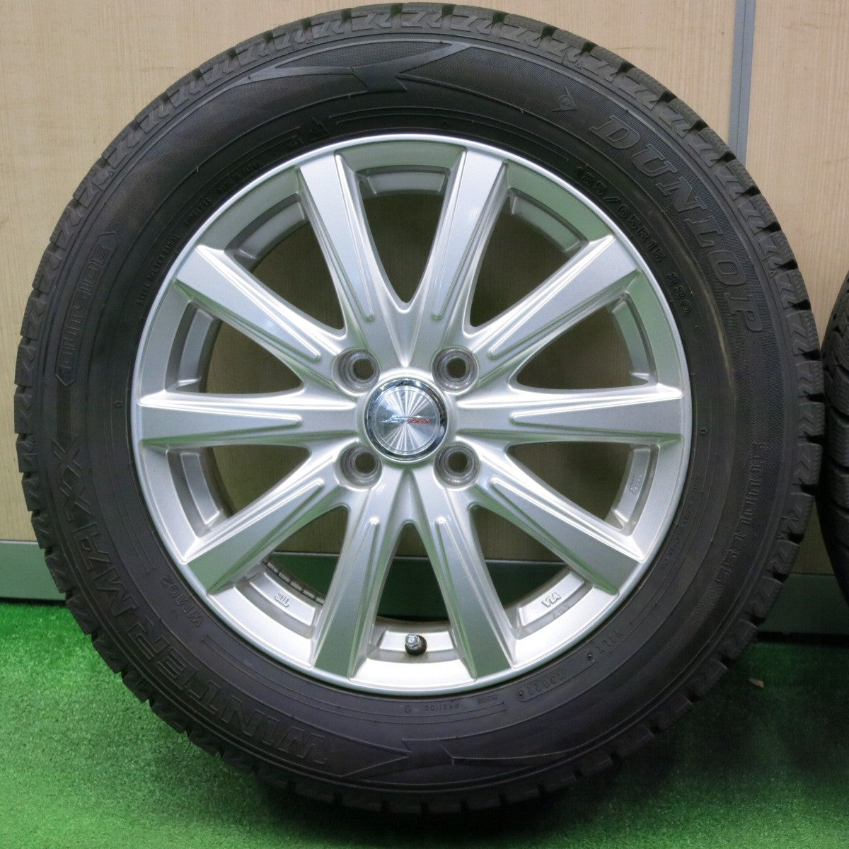 [送料無料] バリ溝！22年！キレイ！9.5分★スタッドレス 185/65R15 ダンロップ ウインターマックス WM02 JOKER ジョーカー 15インチ PCD100/4H★4120701NJス