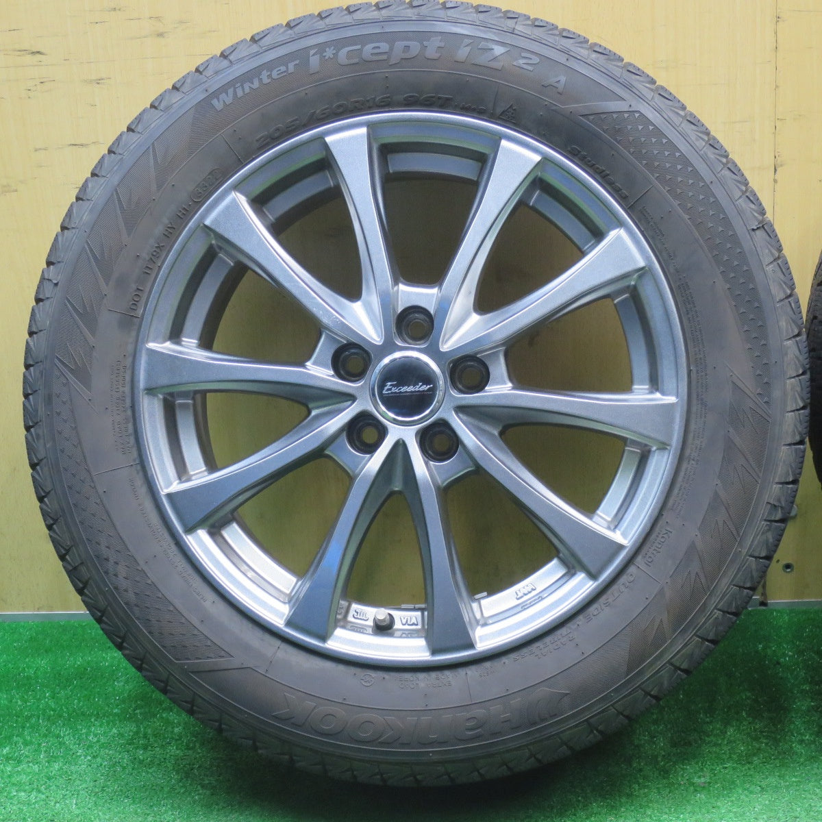 バリ溝！22年！キレイ！9.5分★エクシーガ 等 205/60R16 スタッドレス ハンコック ウインター アイセプト IZ2A Exceeder エクシーダー 16インチ PCD100/5H★5111307NJス