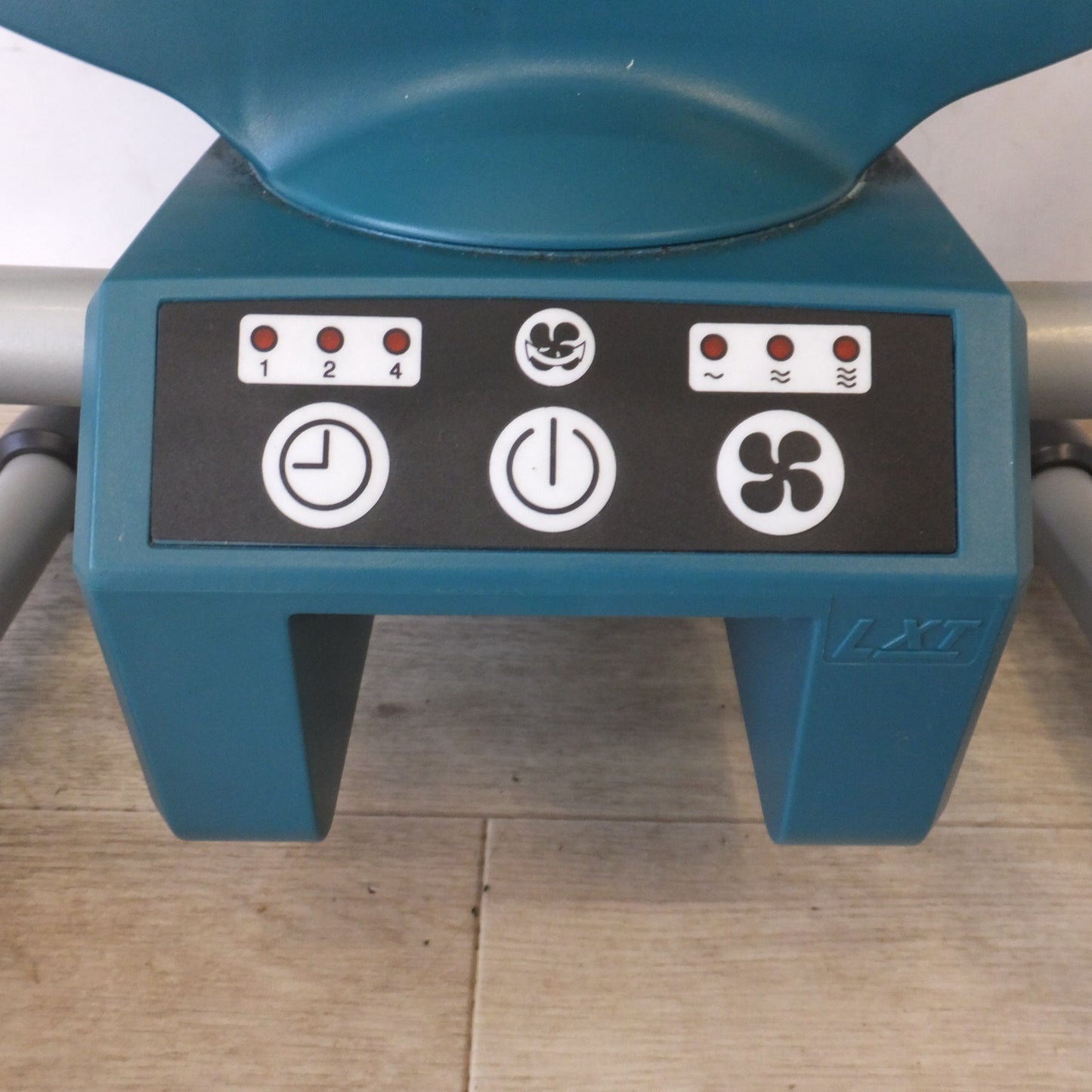 [送料無料] ★マキタ makita 充電式産業扇 CF300D 　ACアダプタ K42A120350J　セット　バッテリ なし★