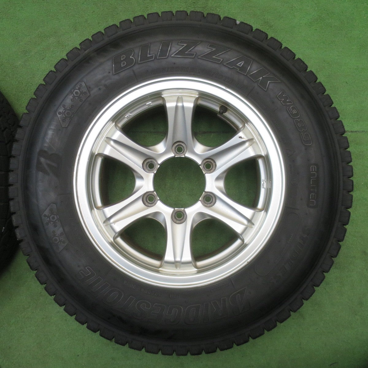 超バリ溝！24年！9.5分以上◎KEELER 205/80R15 109/107N スタッドレス ブリヂストン ブリザック W989 キーラー 15インチ PCD139.7/6H◎6063004NJス