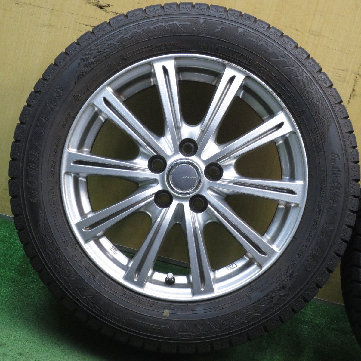 バリ溝！22年！キレイ！9.5分★シエンタ 等 185/60R15 スタッドレス グッドイヤー アイスナビ8 MiLLOUS ミルアス 15インチ PCD100/5H★5062106NJス