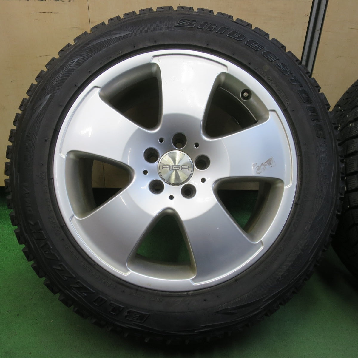 バリ溝！8.5分★ベンツ Sクラス W221 純正 255/55R18 スタッドレス ブリヂストン ブリザック DM-V1 AGA 18インチ PCD112/5H★5052707イス