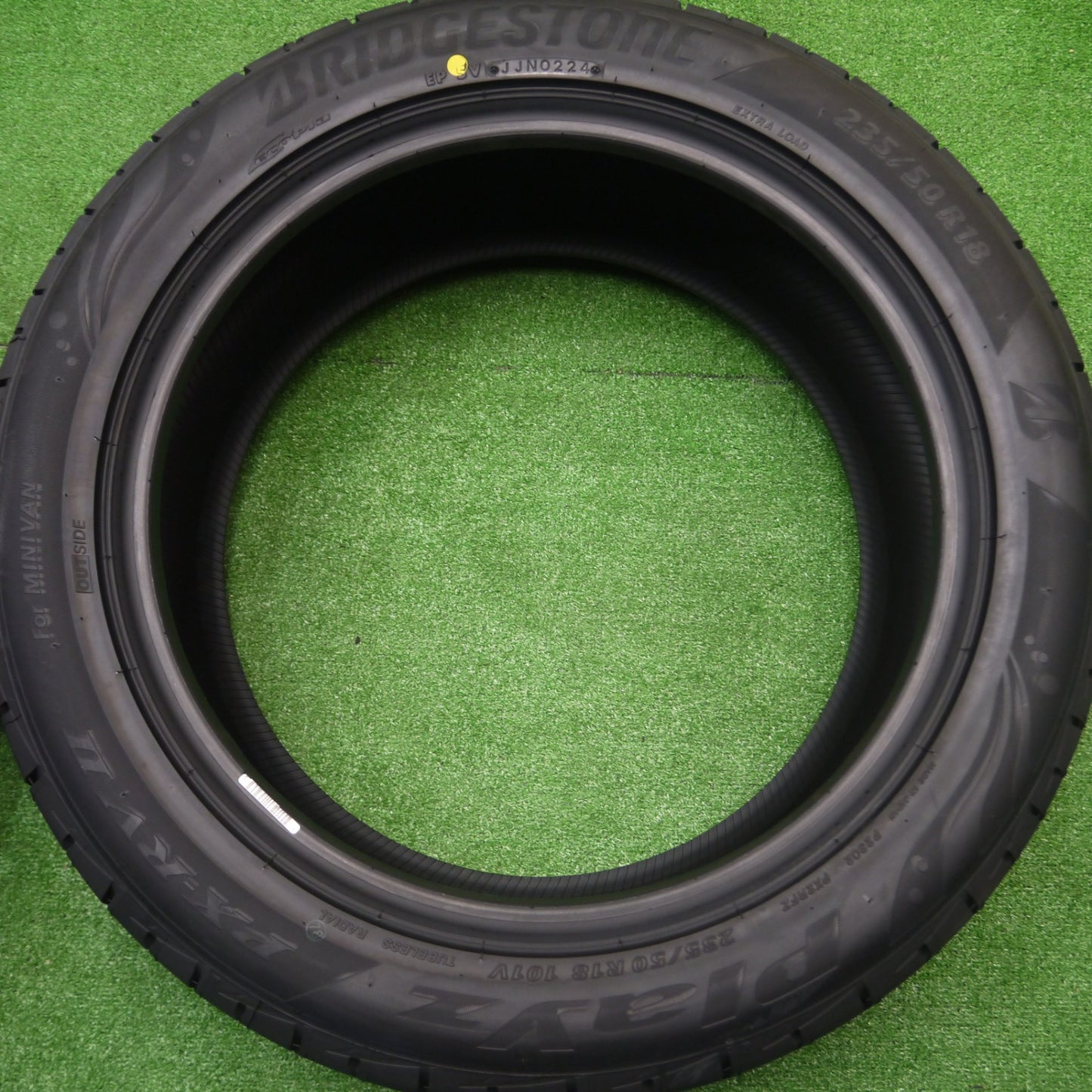 *送料無料* 未使用！24年★235/50R18 ブリヂストン プレイズ PX-RV2 タイヤ 18インチ アルファード ヴェルファイア 等★4090601Hノタ