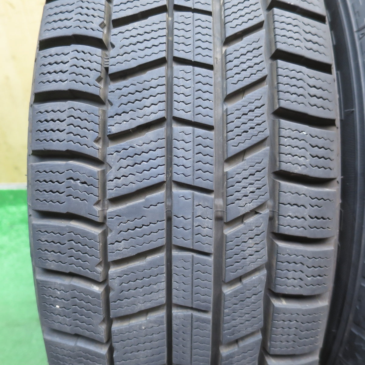 バリ溝！23年！キレイ！9.5分◎プリウス 等 195/65R15 スタッドレス オートバックス ノーストレック N5 VELVA CHARGE ヴェルヴァ 15インチ PCD100/5H◎6090703NJス