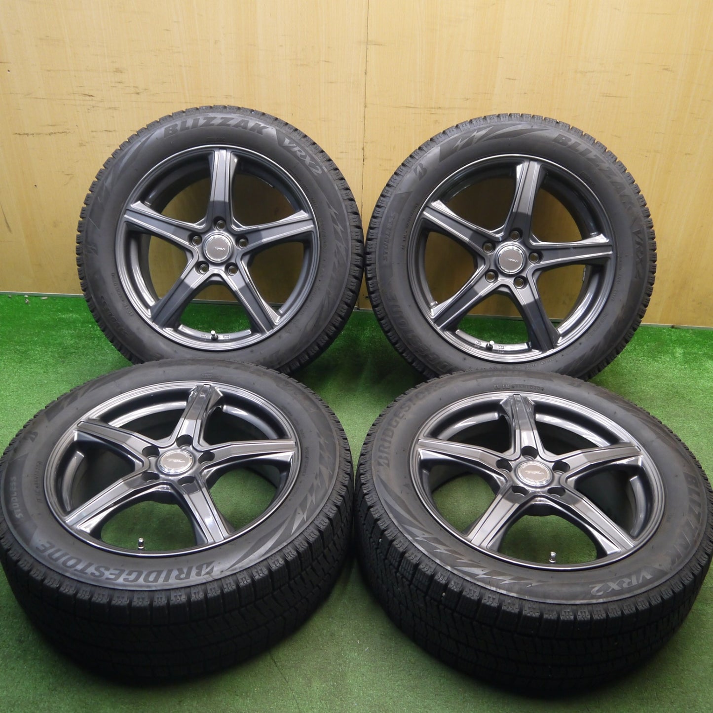 バリ溝！キレイ！9.5分★スタッドレス 215/55R17 ブリヂストン ブリザック VRX2 TOPRUN トップラン 17インチ PCD114.3/5H★6021807Hス