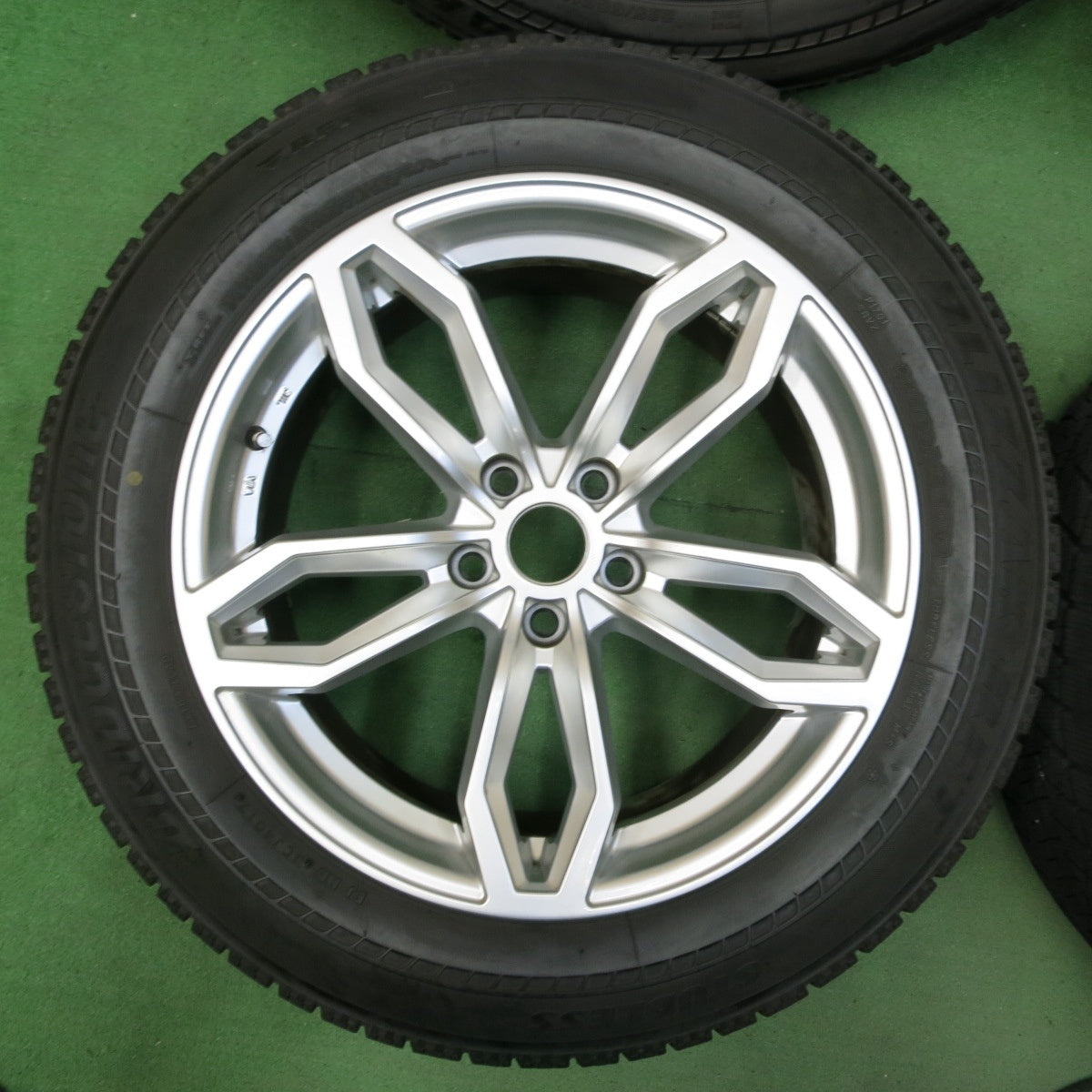 [送料無料] バリ溝！キレイ！8.5分★BMW 等 AGA WELT ヴェルト 225/60R18 スタッドレス ブリヂストン ブリザック RFT 18インチ PCD112/5H★4100209SYス