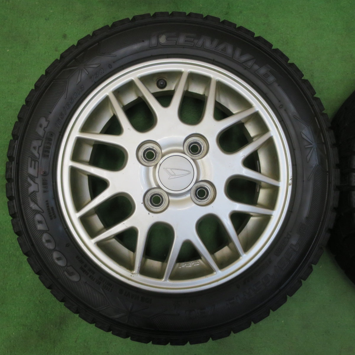 [送料無料] バリ溝！20年！9分★ダイハツ MAX エッセ ミラ 等 純正 155/65R13 スタッドレス グッドイヤー アイスナビ6 13インチ PCD100/4H★4103008イス