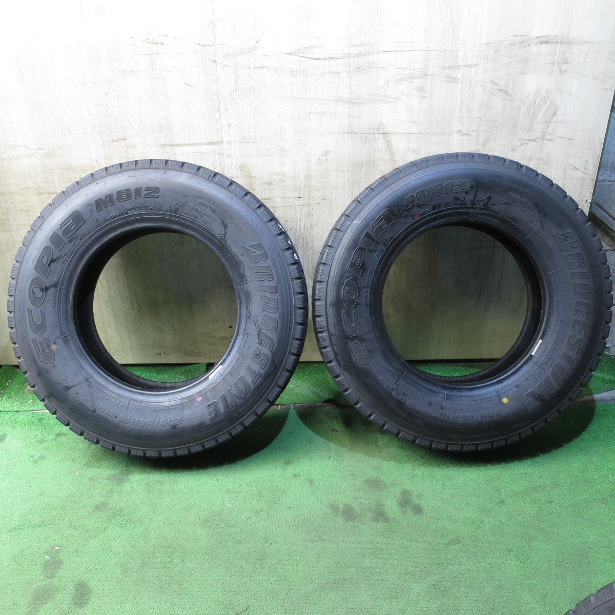 *送料無料* 新車外し！23年！ほぼ未使用★トラック タイヤ 205/85R16 117/115N ブリヂストン エコピア M812 ミックス 16インチ★4041901クノタ