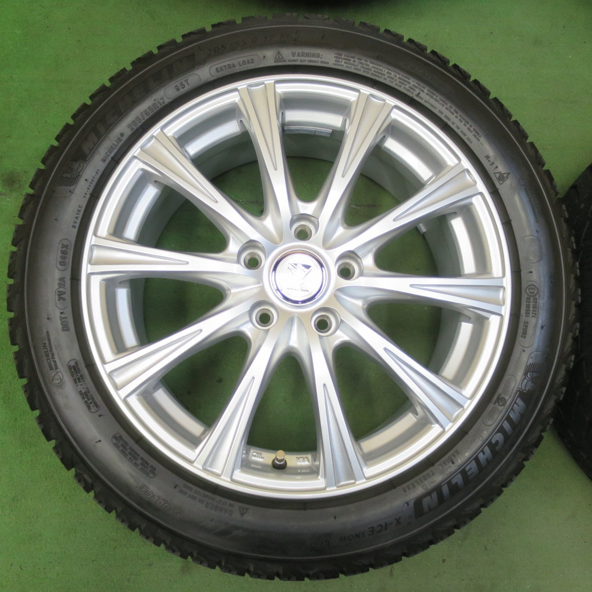 未使用！21年★スタッドレス 205/55R17 ミシュラン X-ICE SNOW STAYER ステイヤー 17インチ PCD114.3/5H★5101505イス