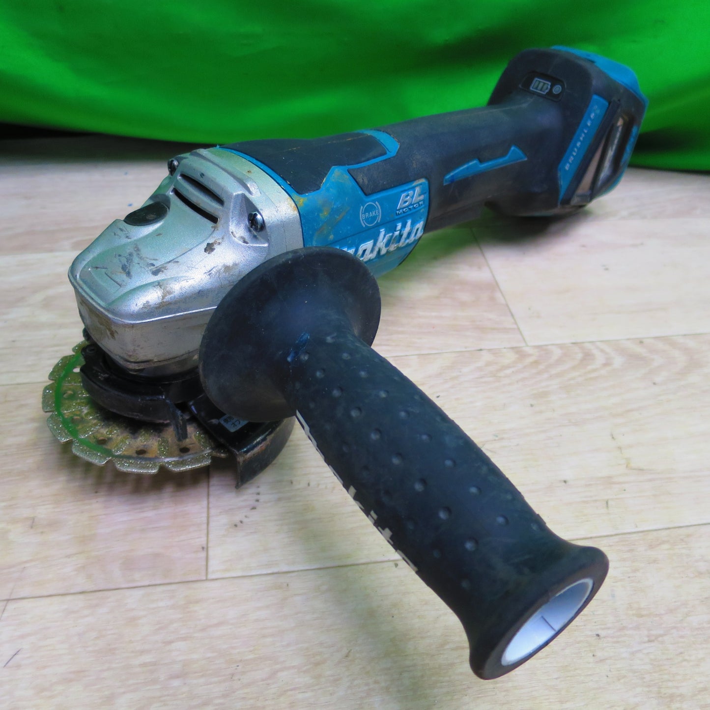 [送料無料] ☆makita マキタ 充電式ディスクグラインダー GA418D 18V DIY 電動 工具 大工 研磨 切断 研削 バリ取り☆