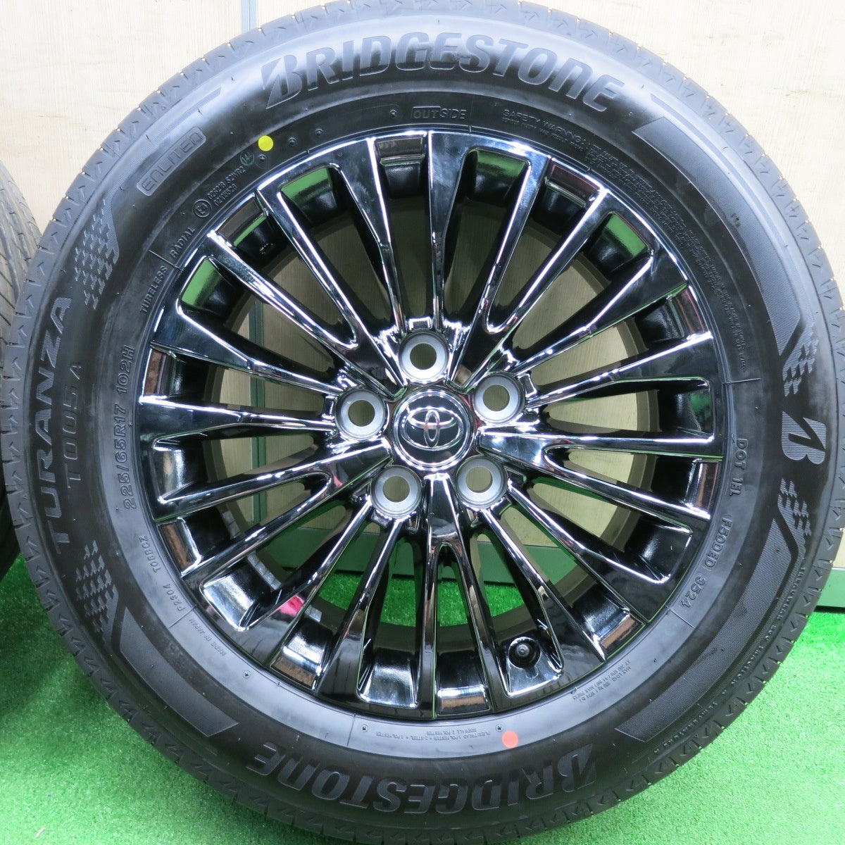 [送料無料] 新車外し！24年★トヨタ 40系 アルファード エグゼクティブラウンジ 純正 225/65R17 ブリヂストン トランザ T005A 17インチ PCD120/5H★4123007HAノ