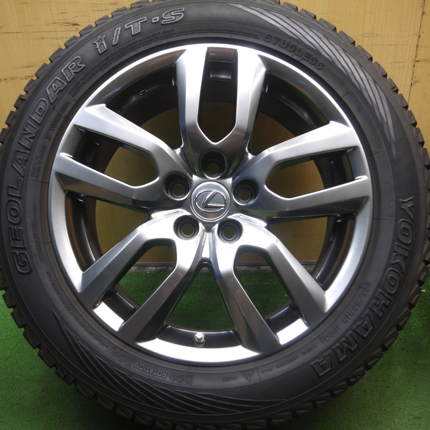 *送料無料* センサー付！バリ溝！綺麗！9分★レクサス NX バージョンL 純正 225/60R18 スタッドレス ヨコハマ ジオランダー i/T-S PCD114.3/5H★4061905Hス