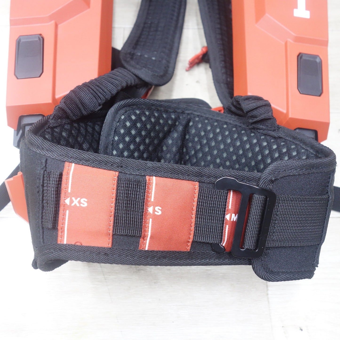 [送料無料] ほぼ未使用◆HILTI ショルダー エクソスケルトン EXO-S 天井 作業用 キャリーバッグ付 #3934464 #2296214 ヒルティ◆