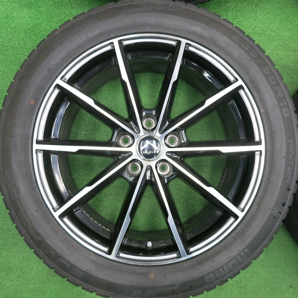 [送料無料] 超バリ溝！22年！キレイ！ほぼ10分★スタッドレス 235/50R18 モモ SUV POLE W-4 LUXALES PW-X2 ラグザレス 18インチ PCD114.3/5H★4120609TNス