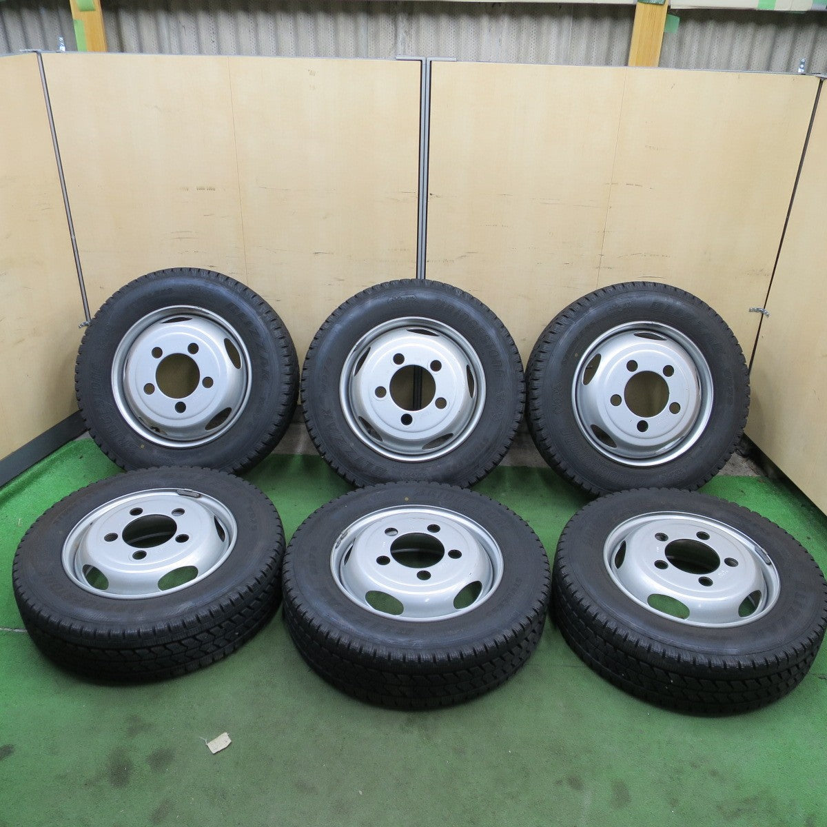 バリ溝！22年！キレイ！9分！6本★トラック 205/70R17.5 115/113L スタッドレス ブリヂストン ブリザック W979 TOPY スチール ホイール 113-9TC 17.5インチ PCD203.2/5H★6020601ナス