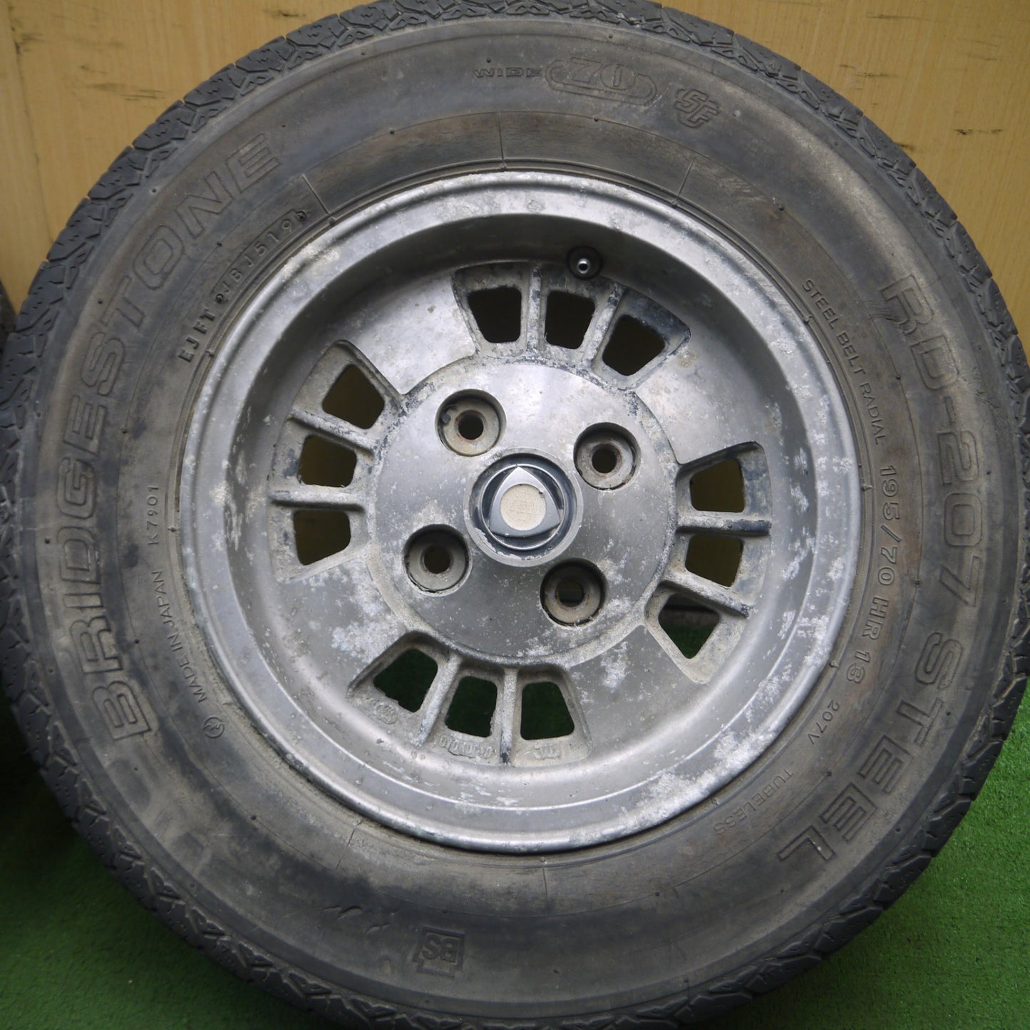 *送料無料* 希少★旧車 マツダ サバンナ RX-7 SA22C 純正 195/70R13 ブリヂストン RD-207 STEEL 13インチ PCD110/4H★4070906Hノ
