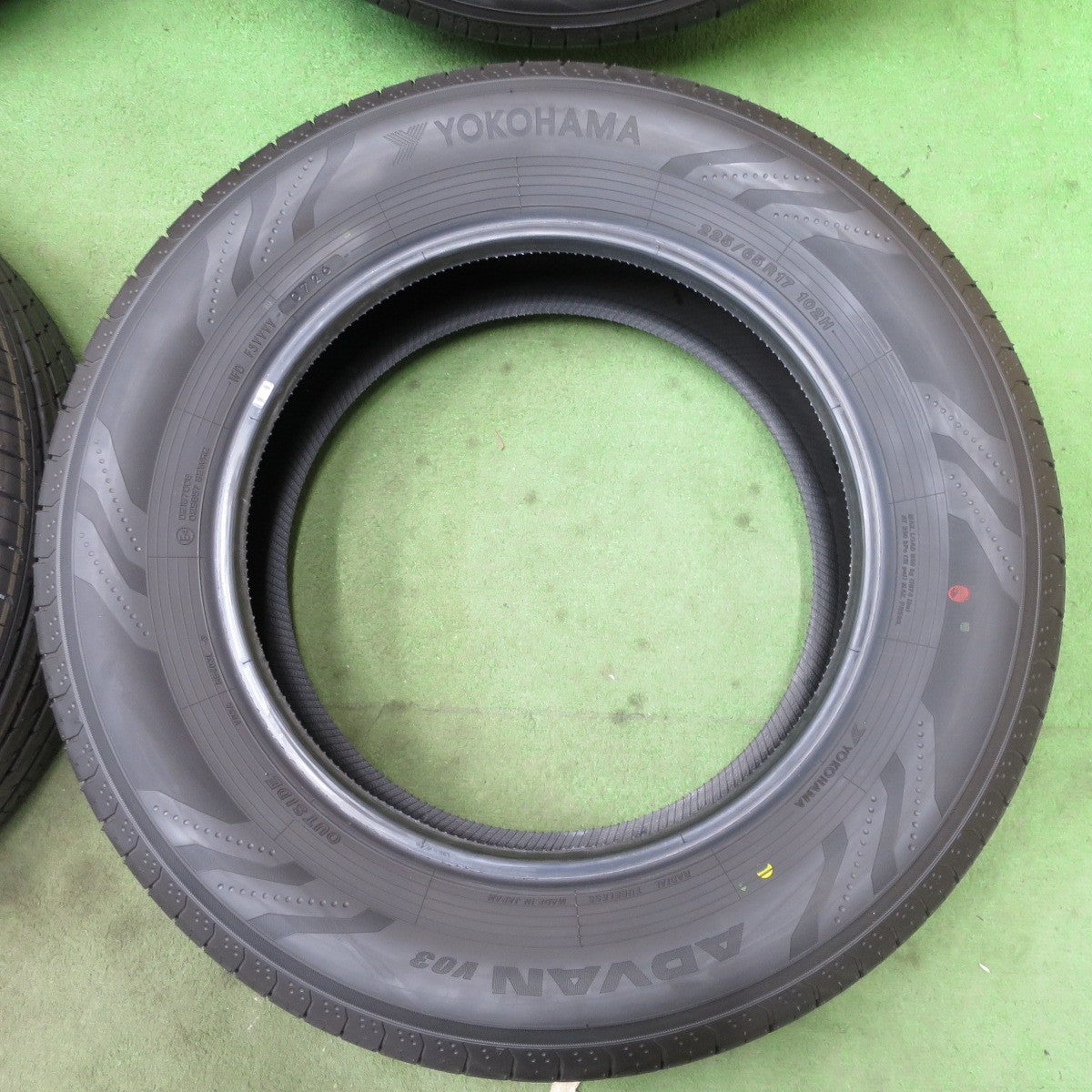 新車外し！26年☆225/65R17 ヨコハマ アドバン V03 タイヤ 17インチ 40