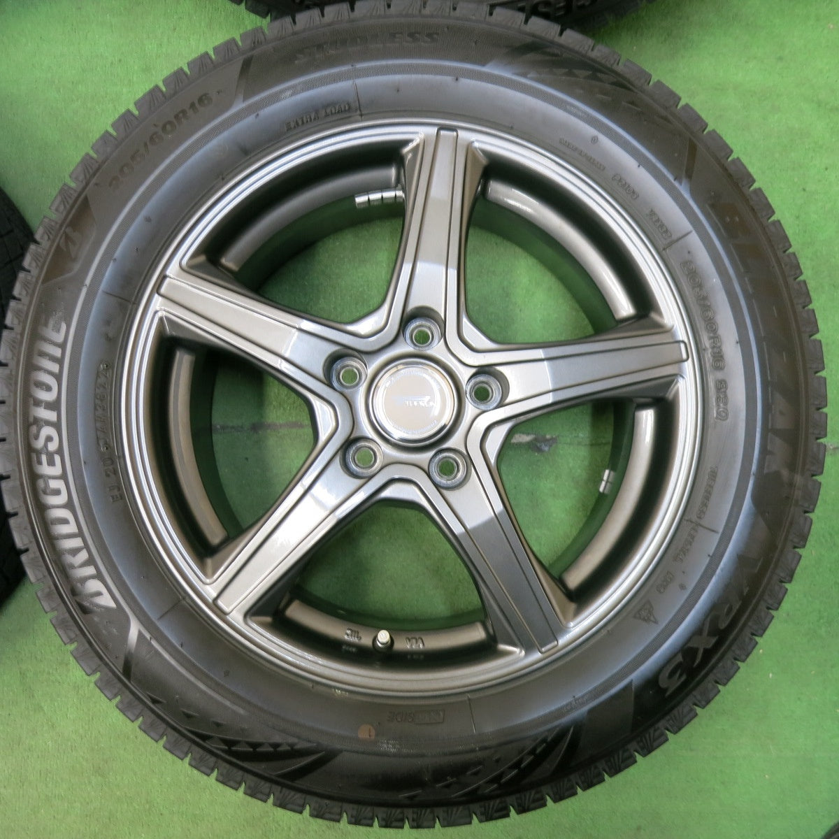 [送料無料] バリ溝！22年！キレイ！9.5分★スタッドレス 205/60R16 ブリヂストン ブリザック VRX3 TOPRUN トップラン 16インチ PCD114.3/5H★4112902SYス