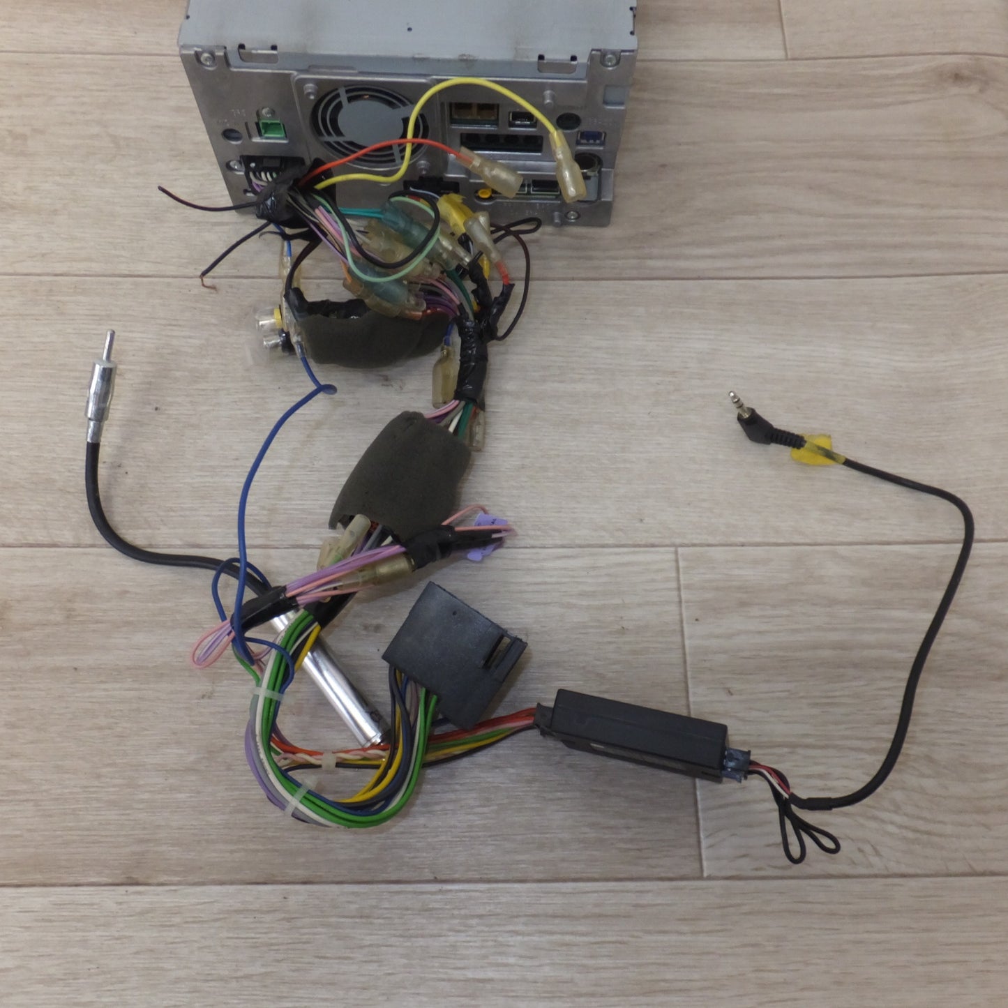 [送料無料] ★カロッツェリア carrozzeria AV一体型HDDナビゲーション AVIC-ZH77[44]★