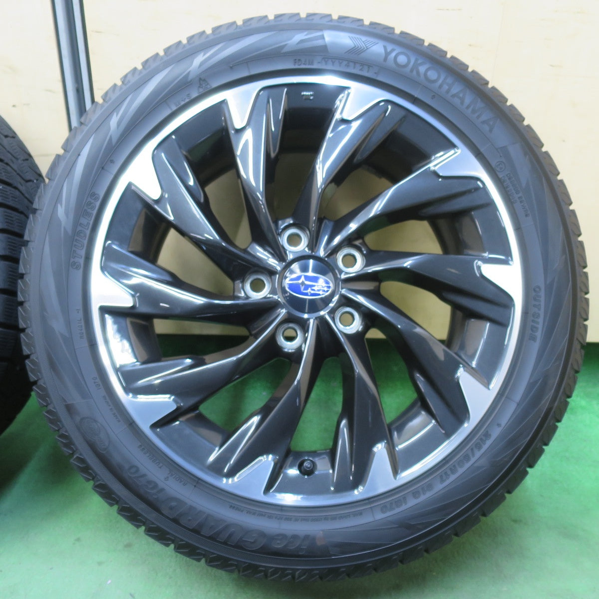 バリ溝！21年！キレイ！9.5分★スバル VN 5 レヴォーグ 純正 215/50R17 スタッドレス ヨコハマ アイスガード iG70 17インチ PCD114.3/5H★5120607イス