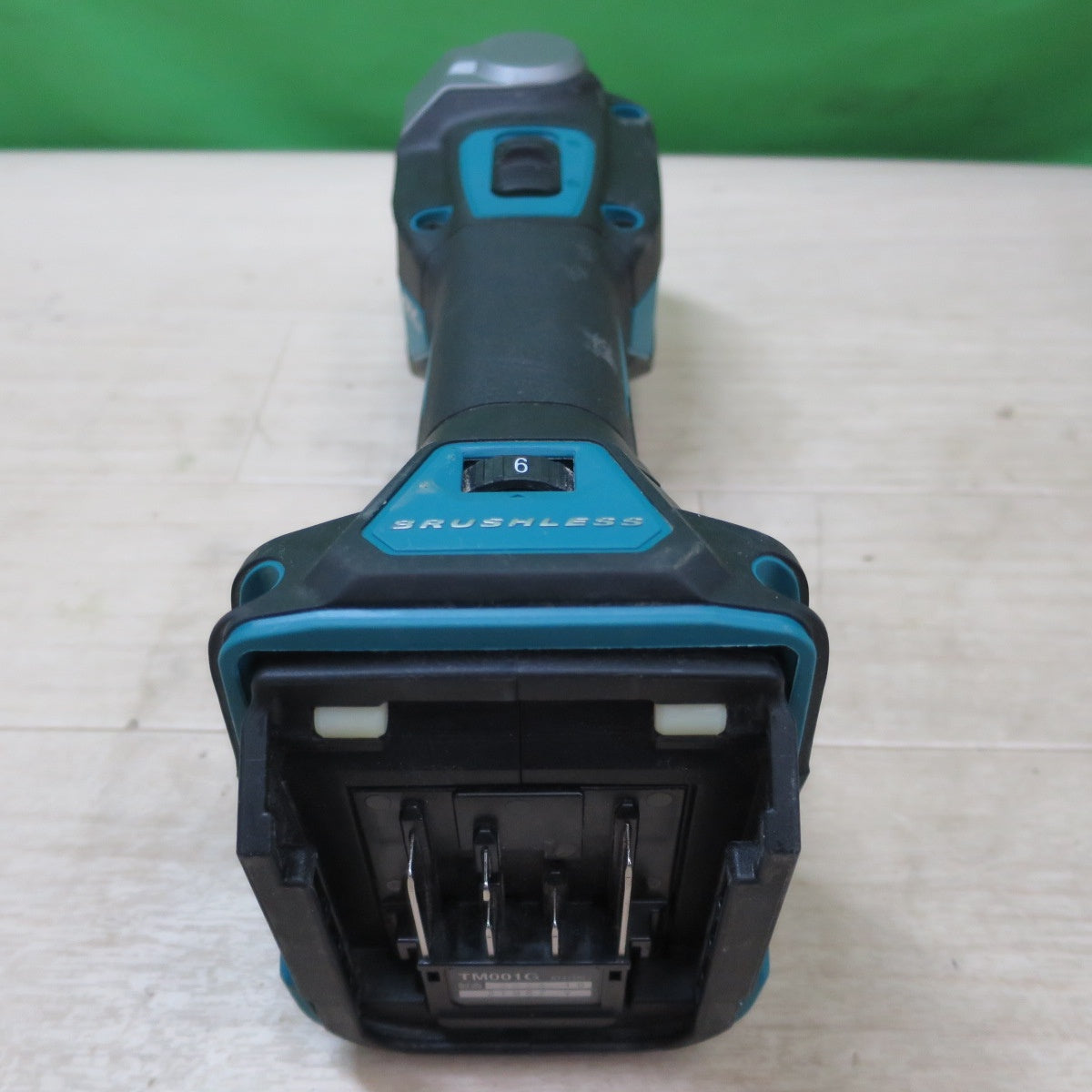 [送料無料] キレイ☆マキタ 充電式 マルチツール TM001G 電動 工具 makita コードレス 切断 研削 剥離☆